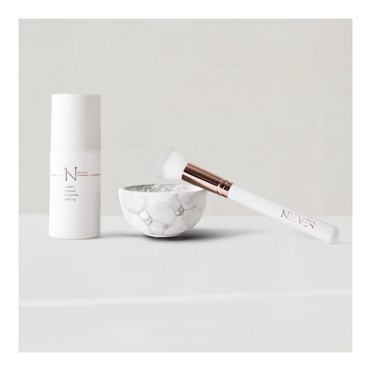nieves-alvarez-radiant-renewal-peeling-enzimatico-farmacia-consuegra.jpg